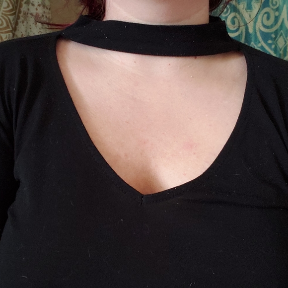 V neck long sleeve tshirt with choker - Picture 1 of 2